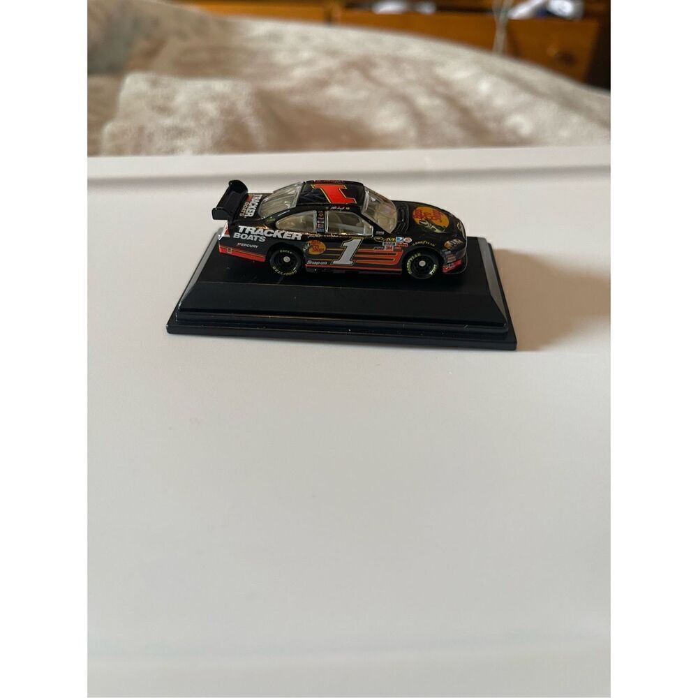 Lionel 2007 Martin Truex Jr #1 Bass Pro Shops Dover Race 1st Win NASCAR Racecar